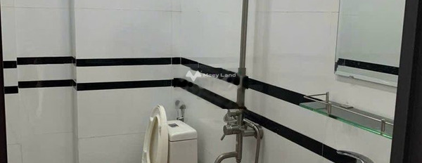 Nhà 2 phòng ngủ cho thuê nhà ở có một diện tích 40m2 thuê ngay với giá quy định chỉ 11 triệu/tháng mặt tiền tọa lạc ngay Trần Hưng Đạo, Quận 1-03