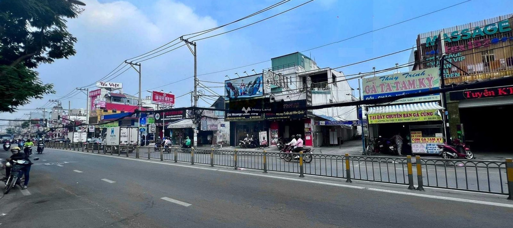 Cho thuê nhà có diện tích quy ước 150m2 vị trí mặt tiền tọa lạc tại Nguyễn Thị Thập, Tân Quy giá thuê rẻ 38 triệu/tháng, nhìn chung có tổng 1 PN, 1 WC