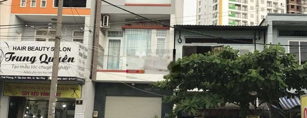 Vị trí đặt tại trung tâm Tân Sơn Nhì, Tân Phú cho thuê nhà giá thuê sang tên chỉ 18 triệu/tháng, nhà gồm 4 phòng ngủ, 3 WC-02