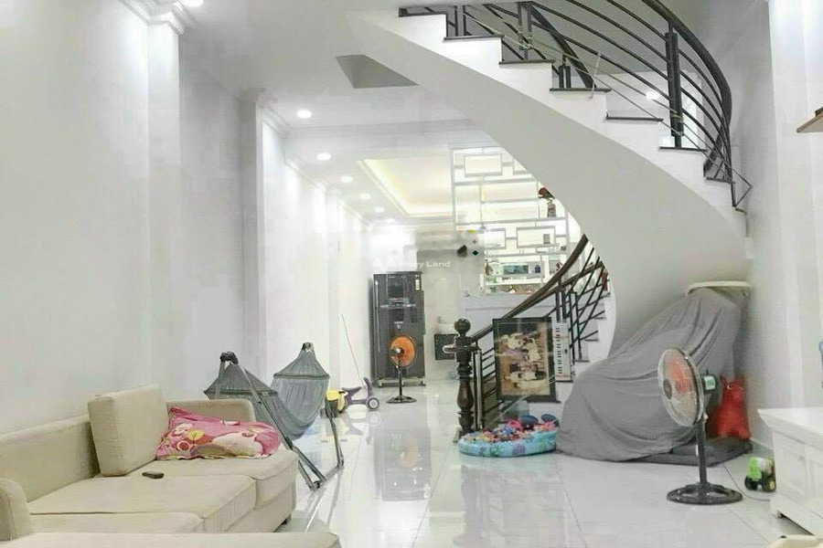 Nhà gồm 2 phòng ngủ bán nhà bán ngay với giá mua ngay chỉ 2.5 tỷ có diện tích gồm 64m2 vị trí nằm ngay Quận 3, Hồ Chí Minh-01