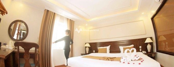 Ngay tại Sa Pa, Lào Cai cần bán Khách sạn có một diện tích là 300m2, tổng quan bao gồm có 32 phòng ngủ liên hệ liền-02