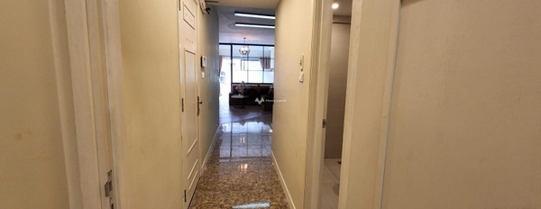 Chung cư 2 PN, cho thuê căn hộ vị trí nằm trên Tây Hồ, Hà Nội, trong căn hộ gồm có 2 phòng ngủ, 2 WC ban công view đẹp-03