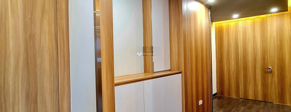 Cho thuê chung cư tọa lạc trên Lý Thường Kiệt, Hà Nội, căn hộ nhìn chung bao gồm 3 phòng ngủ, 2 WC ban công view đẹp-02