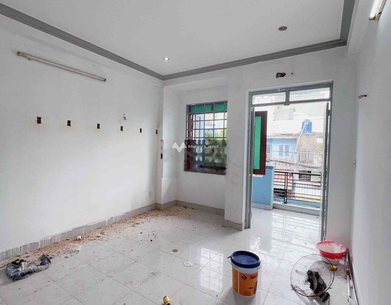 Phú Thạnh, Tân Phú cho thuê phòng trọ với diện tích thực 25m2 tổng quan trong ngôi phòng có Nhà trống nói không với trung gian-01