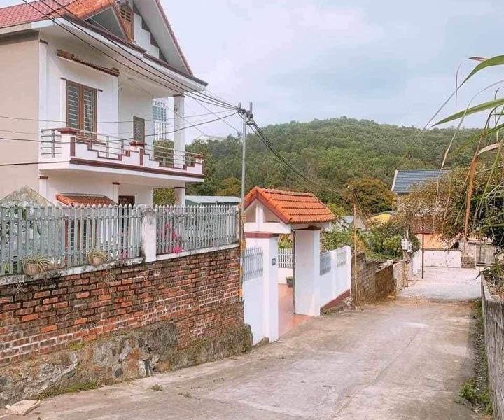 Chính chủ gia đình chuyển định cư bán nhà 2 tầng mái thái tại Hà Trung, Hạ Long-01
