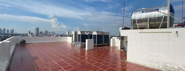 Diện tích 120m2 bán nhà ở mặt tiền tọa lạc ngay ở Quảng An, Hà Nội nhà nhìn chung có tổng 5 PN 10 WC còn chần chờ gì nữa. hãy nhấc máy gọi ngay-02