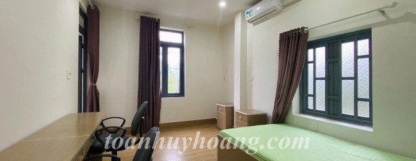 Cho thuê nhà đẹp gần cầu Tuyên Sơn, nhà 3 tầng, diện tích đất 130m2, 5 phòng ngủ, full nội thất đẹp-02