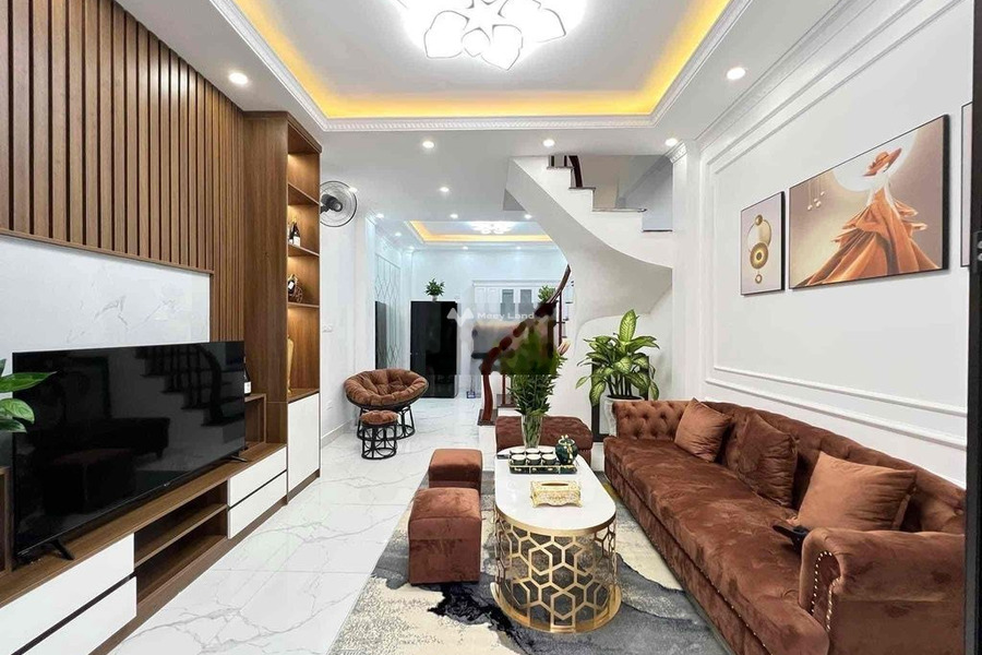 Vị trí hấp dẫn nằm ở Thịnh Quang, Hà Nội bán nhà bán ngay với giá mua liền từ 5.05 tỷ tổng quan nhà này gồm có 4 PN-01
