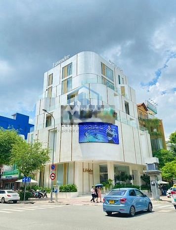 Nhà này bao gồm 1 PN, cho thuê nhà ở có diện tích sàn 200m2 thuê ngay với giá cực mềm 104 triệu/tháng vị trí đặt tọa lạc tại Quận 3, Hồ Chí Minh