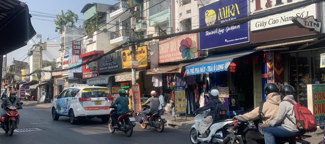 Bán lại đi xa bán nhà vị trí đặt tọa lạc gần Bình Thạnh, Hồ Chí Minh bán ngay với giá cực sốc 10.5 tỷ có diện tích gồm 66m2 vào ở ngay