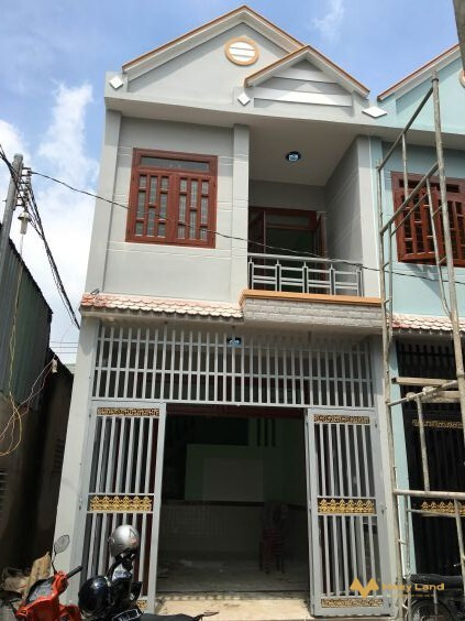 Sang căn nhà khu dân cư Tân Đức - Tỉnh lộ 10 - 125m2, 1 trệt 1 lầu, giá 1,95 tỷ-01