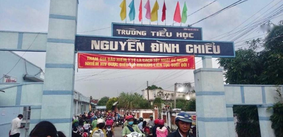 Nằm tại Quốc Lộ 22B, Tân Biên bán đất 375 triệu Có tổng diện tích 204m2