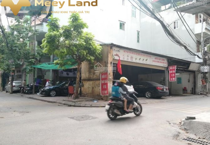Bán nhà vị trí thuận lợi ngay tại Đường Nguyễn Văn Tuyết, Phường Trung Liệt bán ngay với giá thương mại chỉ 80 tỷ diện tích 350m2 trong nhà này 4 PN