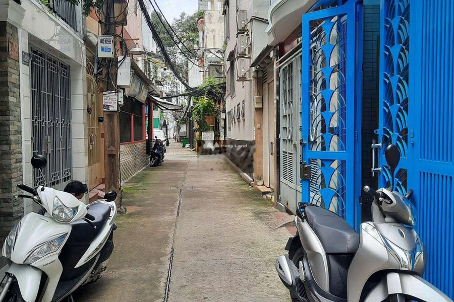 Nằm ngay bên trong Nguyễn Cảnh Chân, Hồ Chí Minh cho thuê nhà giá thuê hấp dẫn chỉ 17 triệu/tháng, nhà có 5 PN, 4 WC-01