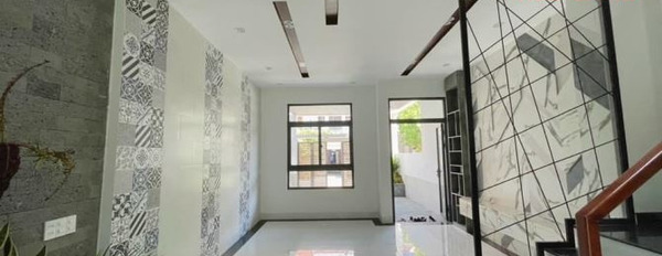 Diện tích 105 m2, bán biệt thự mặt tiền tọa lạc ngay tại Tỉnh Lộ 10, Thừa Thiên Huế, hướng Bắc, trong nhà này có tổng 3 phòng ngủ, với đường rộng 12 m...-03