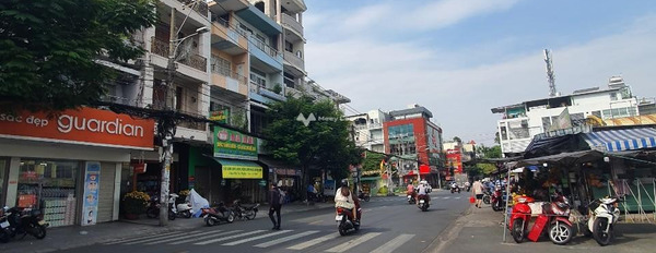 Có diện tích chính 68m2 bán nhà vị trí trung tâm Nguyễn Hồng Đào, Hồ Chí Minh trong nhà nhìn chung gồm có 4 phòng ngủ 3 WC chính chủ đăng tin-03