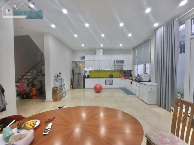 Tổng 5 phòng ngủ, cho thuê biệt thự thuê ngay với giá mua ngay chỉ 34.5 triệu/tháng diện tích tầm trung 180m2 nằm ở Phú Thượng, Phú Thượng-01