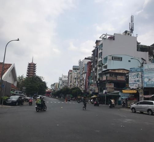 Mặt tiền tọa lạc ngay Lê Hồng Phong, Quận 10 bán nhà bán ngay với giá cực mềm chỉ 31 tỷ có diện tích chung 92m2 tổng quan nhà có tất cả 3 PN chính chủ...
