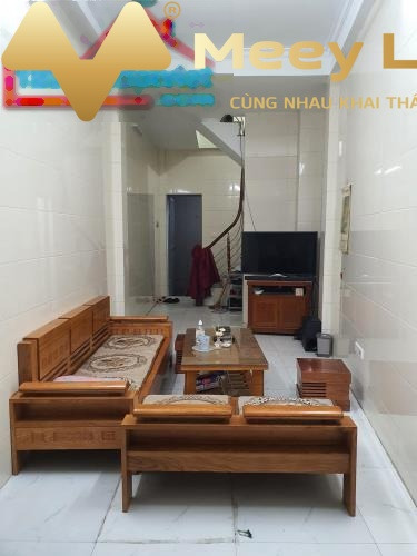 Ngôi nhà này bao gồm 3 PN bán nhà giá khủng chỉ 2 tỷ có dt chung là 35 m2 vị trí đặt ngay trung tâm Long Biên, Long Biên-01
