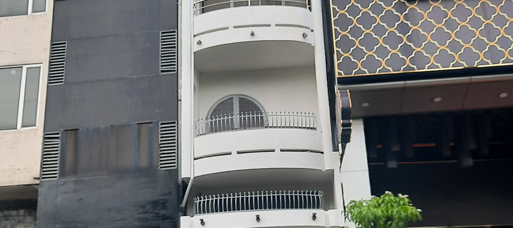 Bán nhà mặt tiền đường Lê Lai, phường Bến Thành, diện tích 53m2