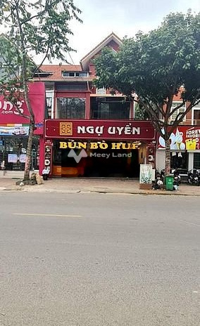 Cho thuê cửa hàng diện tích 400m2 vị trí thuận lợi nằm trên Hai Bà Trưng, Hà Nội