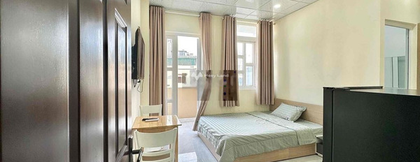 Cho thuê căn hộ với diện tích rộng 25m2 vị trí đặt ở trung tâm Quận 1, Hồ Chí Minh thuê ngay với giá siêu rẻ 7.9 triệu/tháng-03