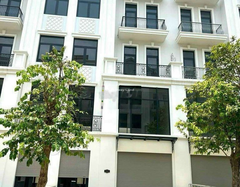 Nhà có 4 phòng ngủ bán nhà ở diện tích gồm 126m2 bán ngay với giá cực tốt chỉ 24.86 tỷ mặt tiền nằm ngay trên Hồ Chí Minh, Long Bình, hướng Đông Bắc-01