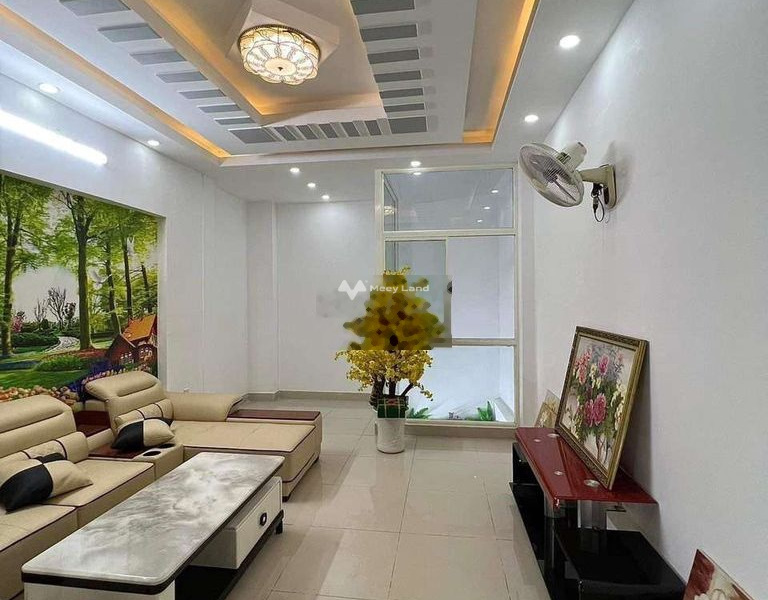 Trong nhà này bao gồm 5 PN, cho thuê nhà, giá thuê chỉ 25 triệu/tháng diện tích vừa phải 80m2 vị trí thuận lợi tọa lạc gần Phường 15, Hồ Chí Minh-01