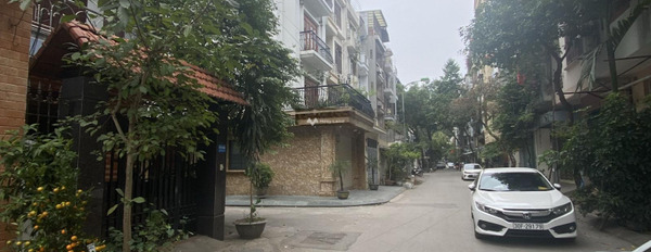 Hướng Đông - Bắc, bán nhà có diện tích chung là 68m2 vị trí đặt gần Hà Đông, Hà Nội bán ngay với giá thực tế 14.5 tỷ tổng quan nhà gồm có 5 PN, 4 WC-02