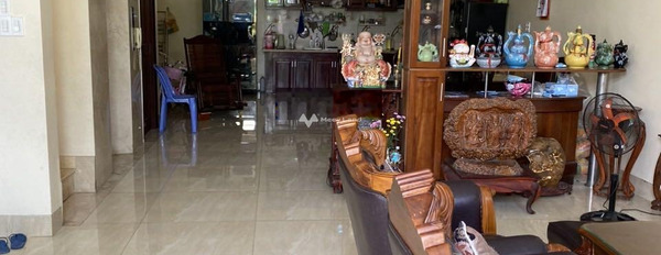 Trong nhà tổng quan gồm có 6 PN, bán biệt thự có diện tích sàn 350m2 giá bán cực kì tốt 9.6 tỷ ngay ở Quận 12, Hồ Chí Minh, hướng Đông-03