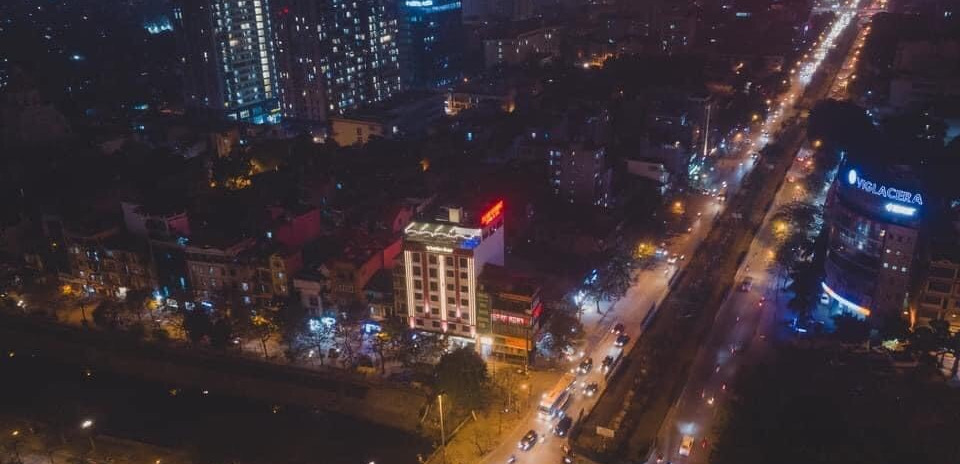 Khách sạn 4 sao siêu đẳng cấp mặt phố Nguyễn Đình Hoàn, quận Cầu Giấy. Giá 129 tỷ