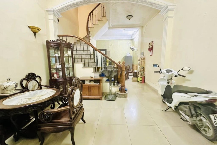 Trong căn nhà này gồm 5 PN, bán nhà ở diện tích khoảng 38m2 giá bán cạnh tranh từ 5.1 tỷ mặt tiền tọa lạc ngay ở Hoàng Ngân, Trung Hòa-01