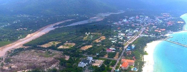 Diện tích khoảng 302m2 bán nhà vị trí đặt tọa lạc tại Phan Chu Trinh, Côn Đảo hướng Bắc nhìn chung bao gồm 3 PN 3 WC lh xem trực tiếp-02