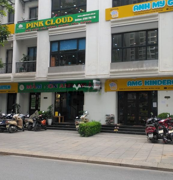 Vị trí đặt tại Nam Từ Liêm, Hà Nội cho thuê nhà giá thuê giao động từ 45 triệu/tháng, tổng quan nhà thì gồm có 4 phòng ngủ, 5 WC-01