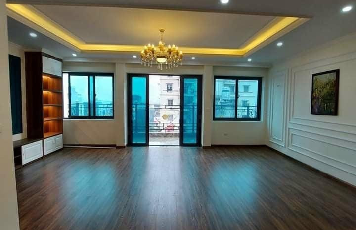 Bán biệt thự nhà vườn, Lạc Long Quân, 195m2, 3 tầng, mặt tiền 16m, giá 25 tỷ