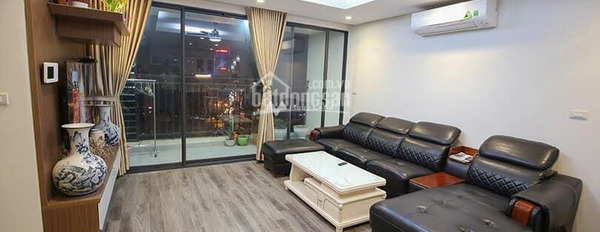 Gia đình cho thuê căn hộ chung cư, có diện tích là 130m2 vị trí đặt gần Đê La Thành, Láng Thượng, tổng quan gồm 3 PN, 2 WC giao thông đông đúc-02