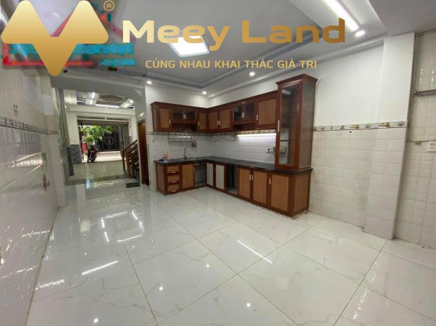 Diện tích 60m2 bán nhà ở vị trí đặt tọa lạc tại Gò Vấp, Hồ Chí Minh trong nhà này thì có 5 phòng ngủ đường ra vào 6 mét liên hệ ngay để được tư vấn