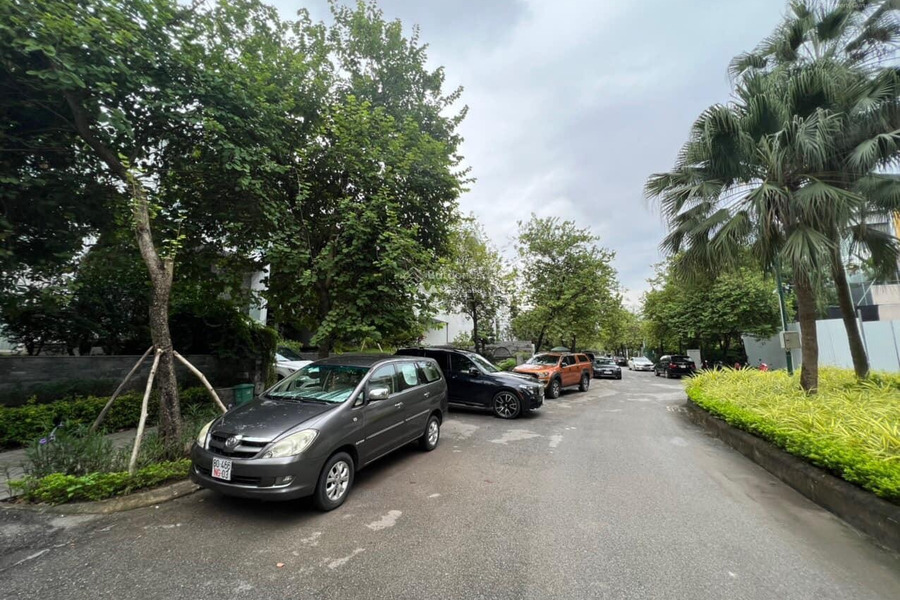 Nguyễn Hoàng Tôn, Tây Hồ, bán biệt thự, bán ngay với giá êm 76 tỷ diện tích chung là 300m2 có chỗ để xe-01