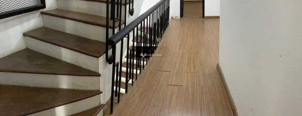 Giá 45 triệu/tháng, cho thuê nhà diện tích vừa phải 120m2 vị trí mặt tiền nằm ở Tây Hồ, Hà Nội, ngôi nhà gồm 4 phòng ngủ, 4 WC liên hệ liền-02