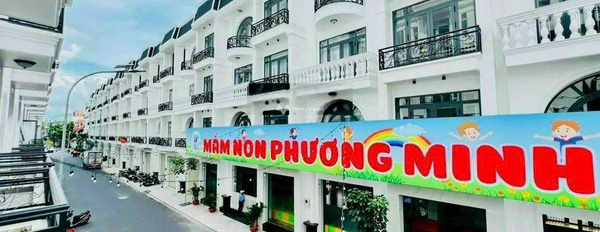 Đang cần rất nhiều tiền bán liền kề vị trí đẹp ngay tại Phú Thạnh, Hồ Chí Minh bán ngay với giá đàm phán 100 tỷ có diện tích thực 600m2 lh để xem ngay-03