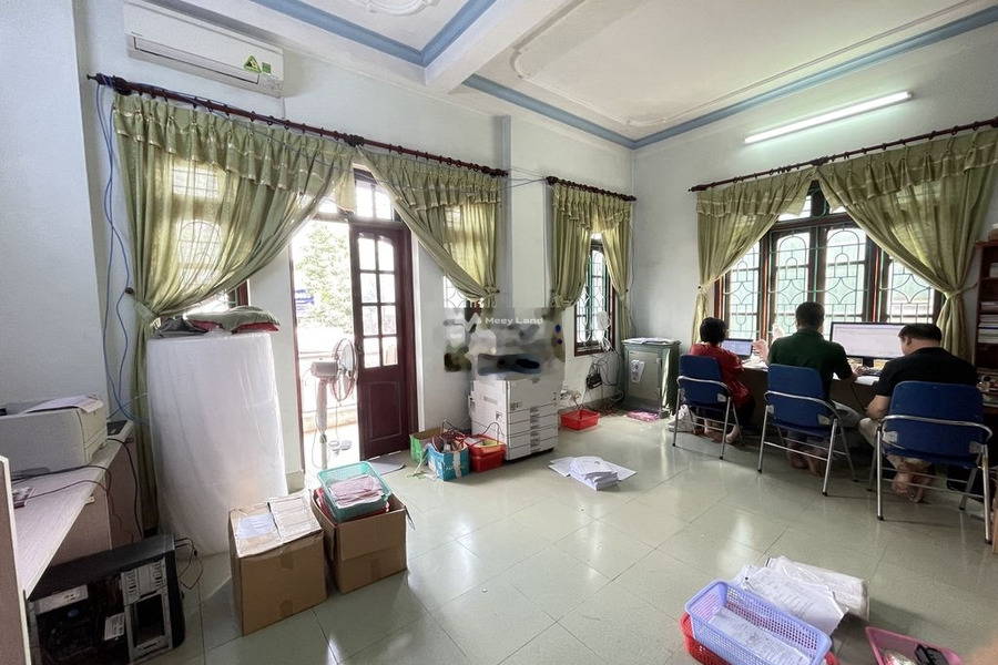 Vị trí đặt ngay trung tâm La Dương, Hà Nội cho thuê nhà thuê ngay với giá cực tốt chỉ 13 triệu/tháng, nhìn chung có tổng 5 phòng ngủ, 3 WC-01