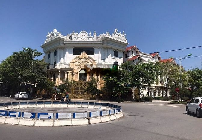 Cho thuê nhà mặt tiền nằm tại Lê Duẩn, Cửa Nam, giá thuê siêu mềm 450 triệu/tháng diện tích rộng 500m2, trong nhà 5 phòng ngủ