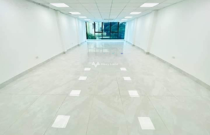 Bán nhà có diện tích gồm 320m2 nằm ngay Dịch Vọng, Cầu Giấy bán ngay với giá vô cùng rẻ 150 tỷ