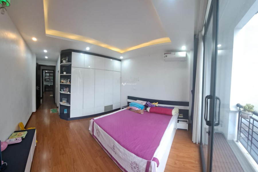 Tọa lạc trên Giang Biên, Long Biên bán nhà bán ngay với giá tốt 10.3 tỷ tổng quan trong nhà có 4 phòng ngủ 4 WC-01