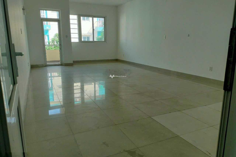 Diện tích thực 100m2, cho thuê nhà ở vị trí đặt ngay ở Đại Lộ Bình Dương, Thủ Dầu Một, nhìn chung bao gồm 4 PN lh ngay kẻo lỡ-01