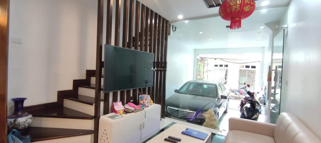 Vị trí nằm tại Thanh Xuân, Hà Nội bán nhà giá bán cực tốt từ 13.8 tỷ trong căn này thì có 4 PN 4 WC