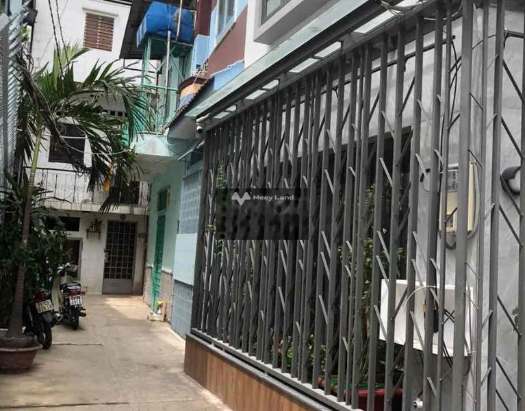 Vị trí mặt tiền tại Nhiêu Tứ, Hồ Chí Minh cho thuê nhà giá thuê cực kì tốt chỉ 9 triệu/tháng, trong căn này gồm 1 PN, 2 WC-01
