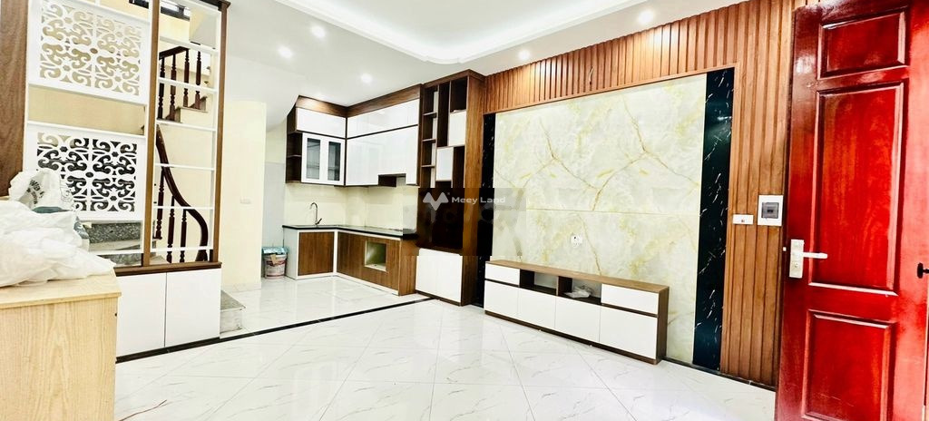 Có diện tích 30m2 bán nhà vị trí đẹp Yên Sở, Hà Nội hướng Đông Nam ngôi nhà này có tổng 3 phòng ngủ 4 WC liên hệ chính chủ