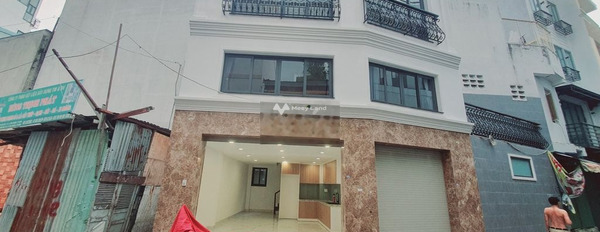 Nhà bao gồm có 3 phòng ngủ, cho thuê nhà ở có diện tích rộng 100m2 giá thuê đặc biệt từ 38 triệu/tháng vị trí mặt tiền ở Phú Nhuận, Hồ Chí Minh-02