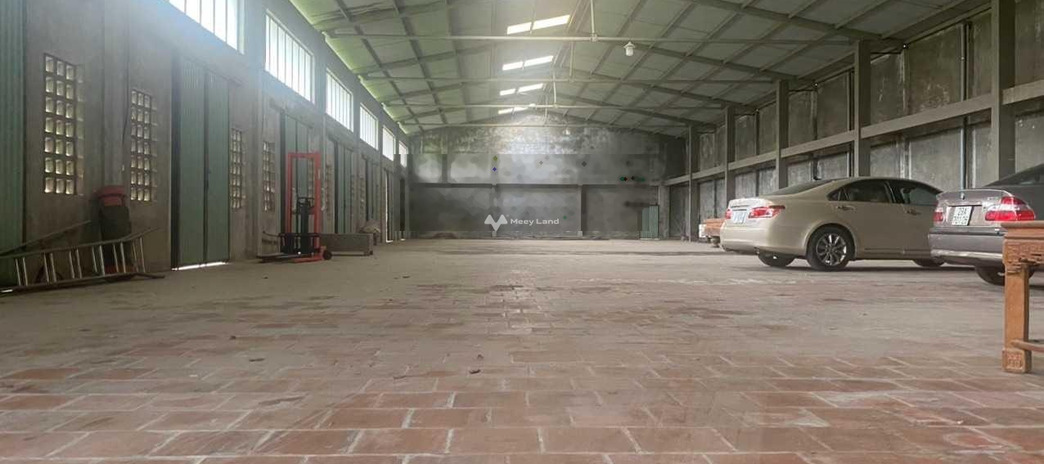 Tôi cho thuê kho bãi có diện tích 800m2 vị trí nằm tại Đường 295, Đình Bảng thuê ngay với giá giao động từ 56 triệu/tháng khu vực tiềm năng